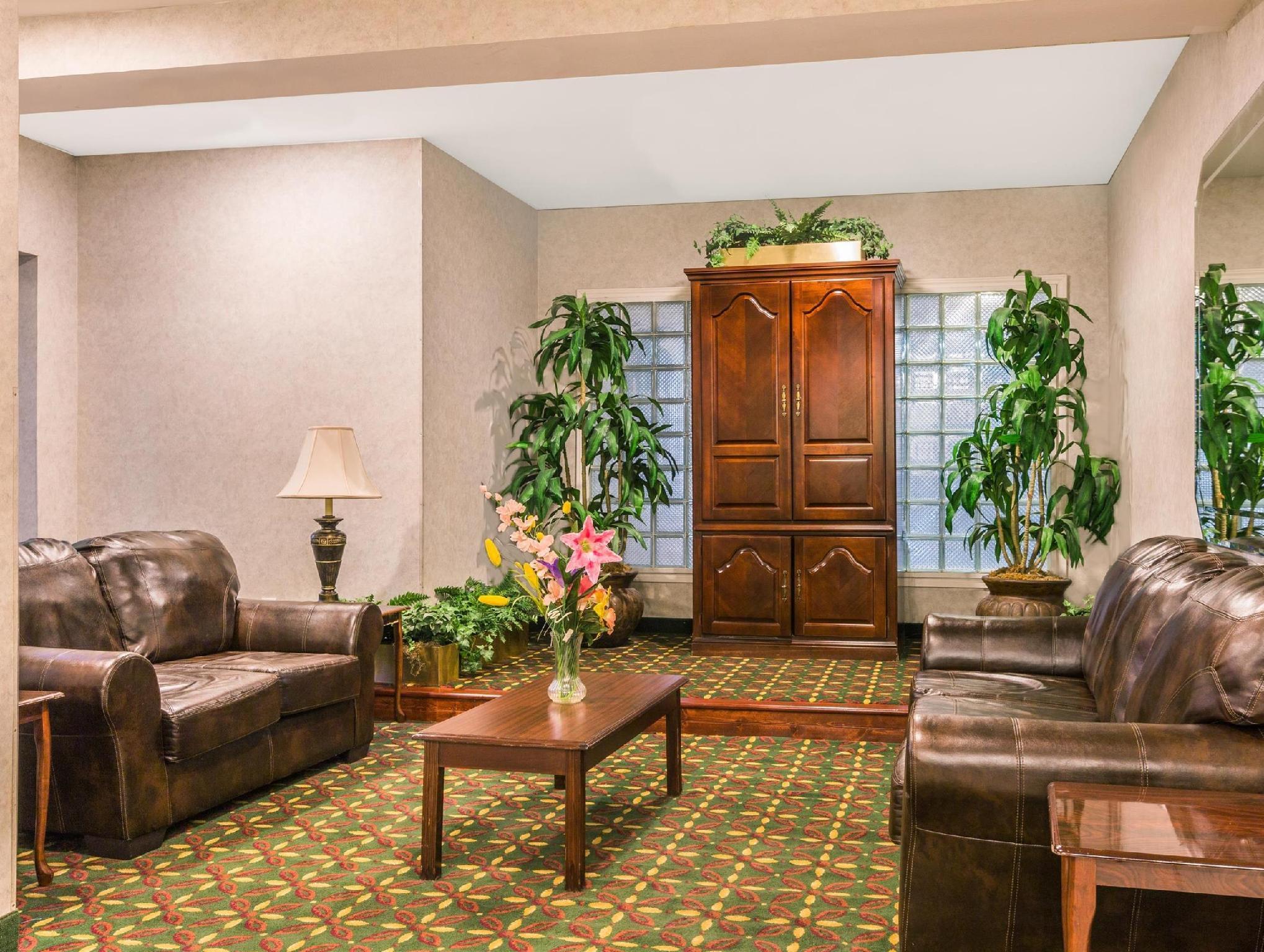 Super 8 By Wyndham Garland North Dallas Area Exterior photo