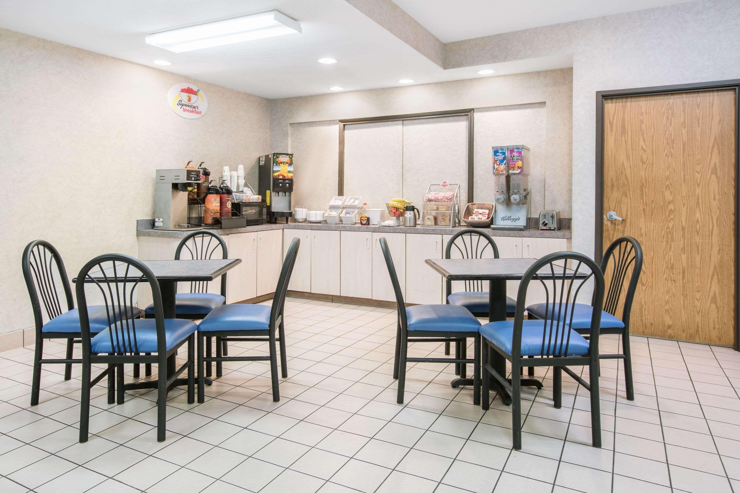 Super 8 By Wyndham Garland North Dallas Area Exterior photo