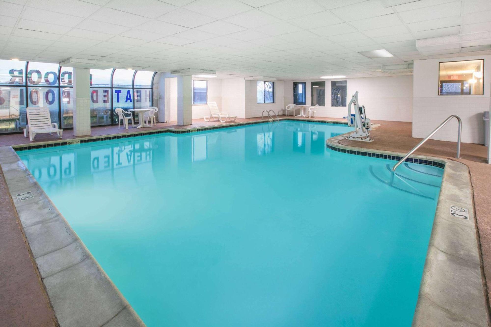 Super 8 By Wyndham Garland North Dallas Area Exterior photo