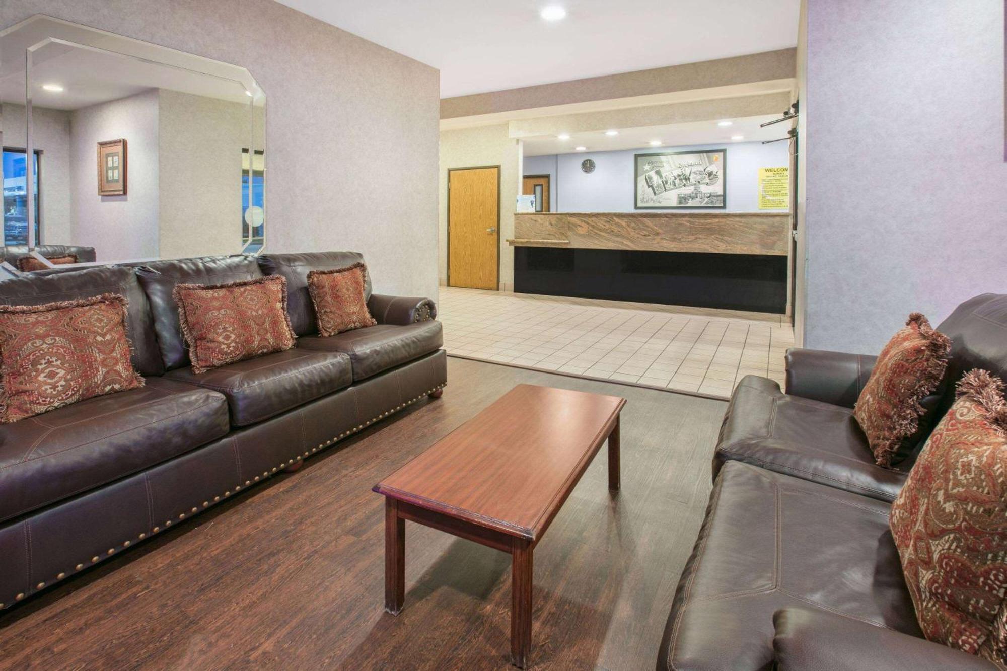 Super 8 By Wyndham Garland North Dallas Area Exterior photo