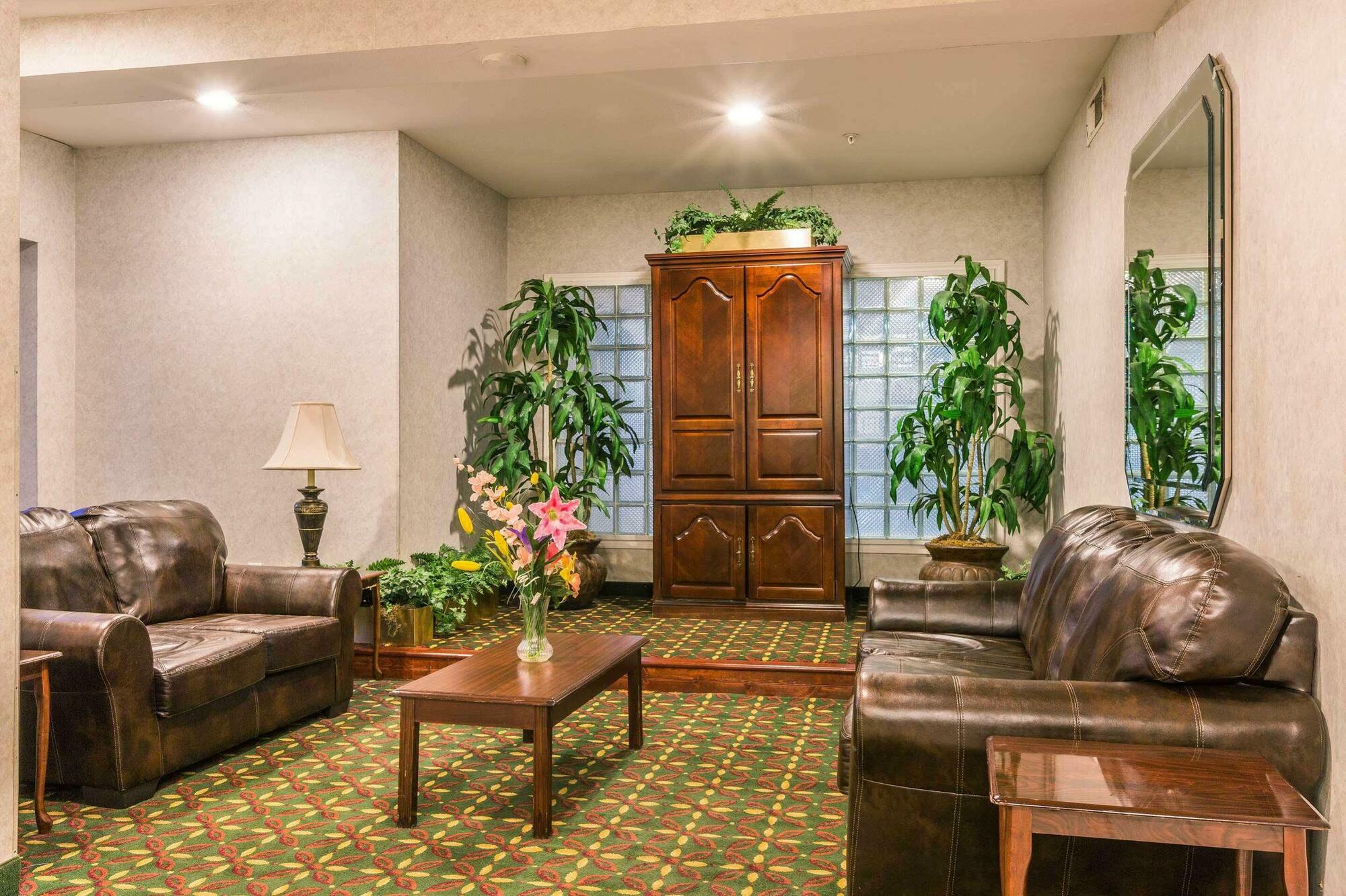 Super 8 By Wyndham Garland North Dallas Area Exterior photo