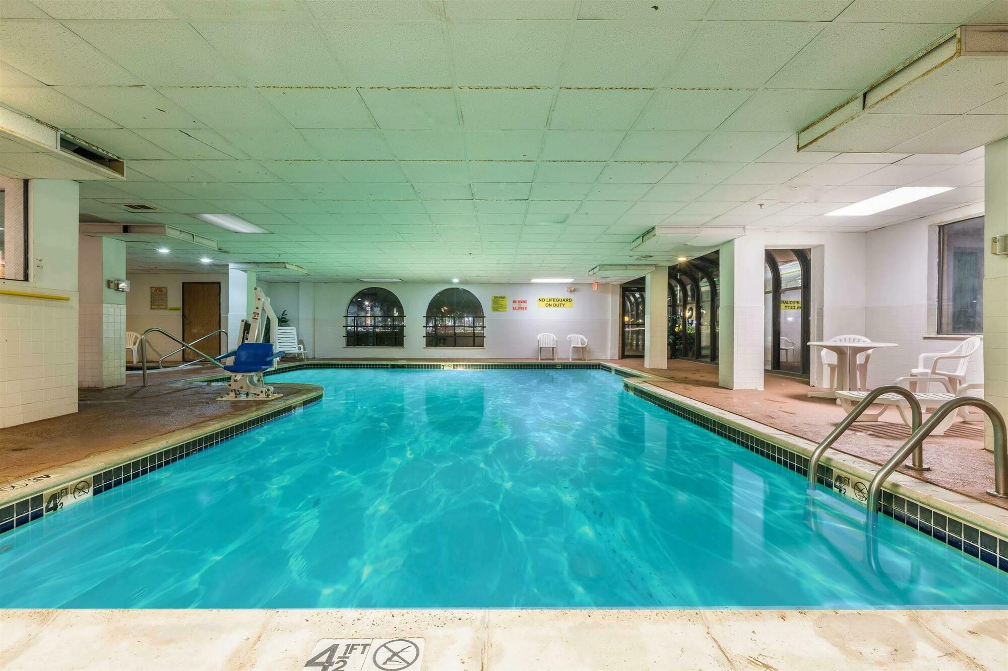 Super 8 By Wyndham Garland North Dallas Area Exterior photo